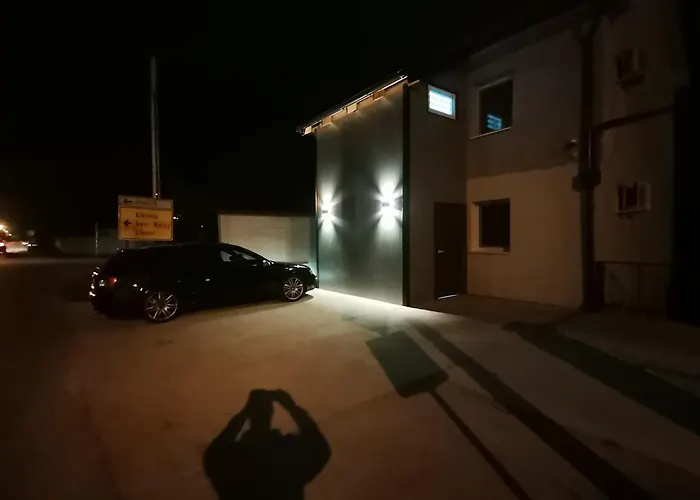 S. A. L. 2 公寓 兹雷尼亚宁